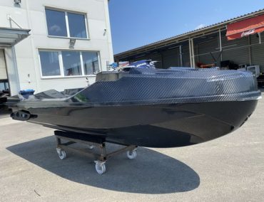 Kasza #5 carbon replica of RXT300X hull