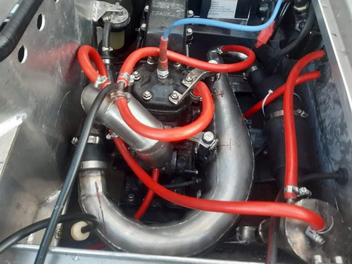 Μικρό σκάφος με 300άρι μοτέρ